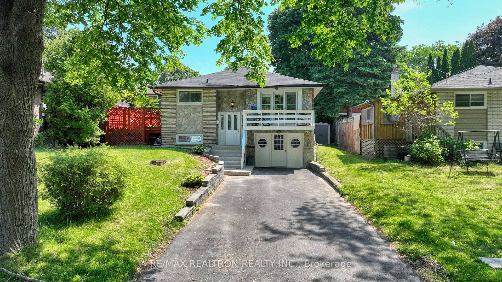 Photo 2 of 579 Pinewood Street, Oshawa, O'Neill — HOMEH