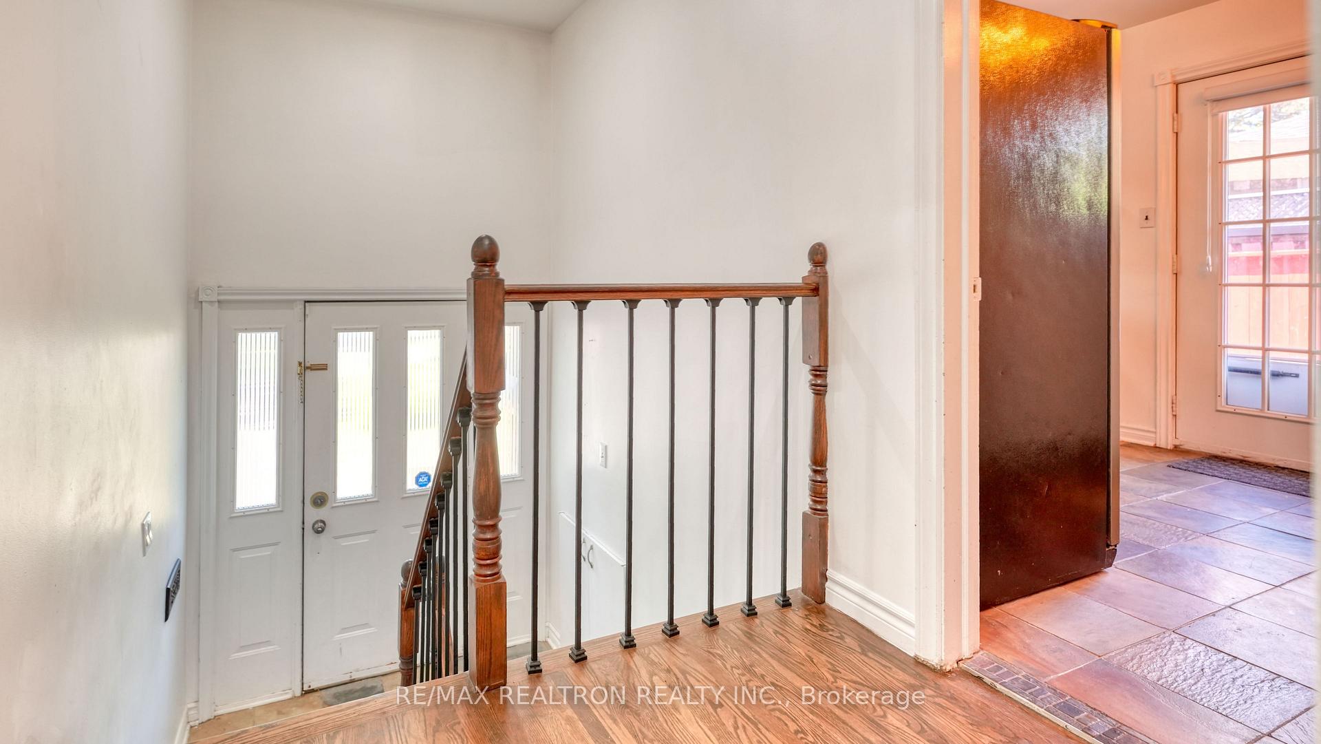 Photo 4 of 579 Pinewood Street, Oshawa, O'Neill — HOMEH