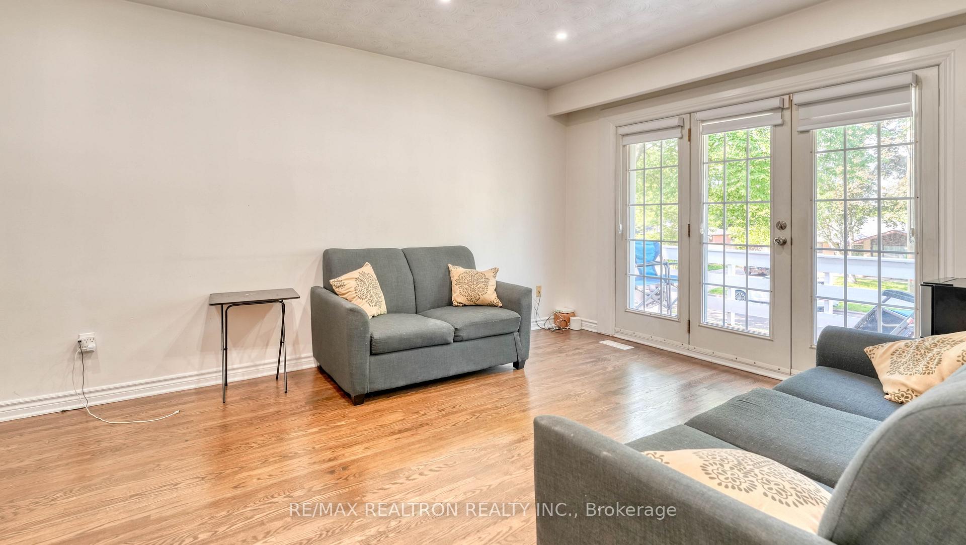 Photo 5 of 579 Pinewood Street, Oshawa, O'Neill — HOMEH
