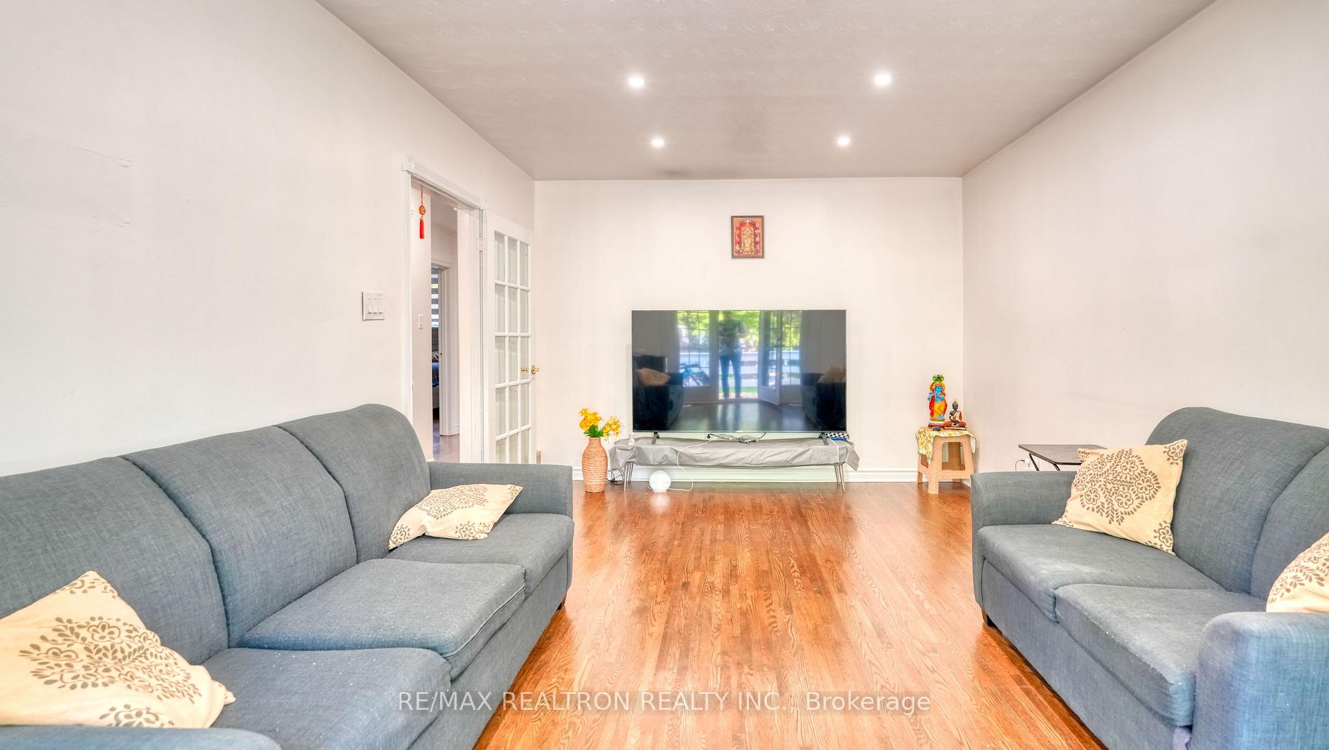 Photo 6 of 579 Pinewood Street, Oshawa, O'Neill — HOMEH