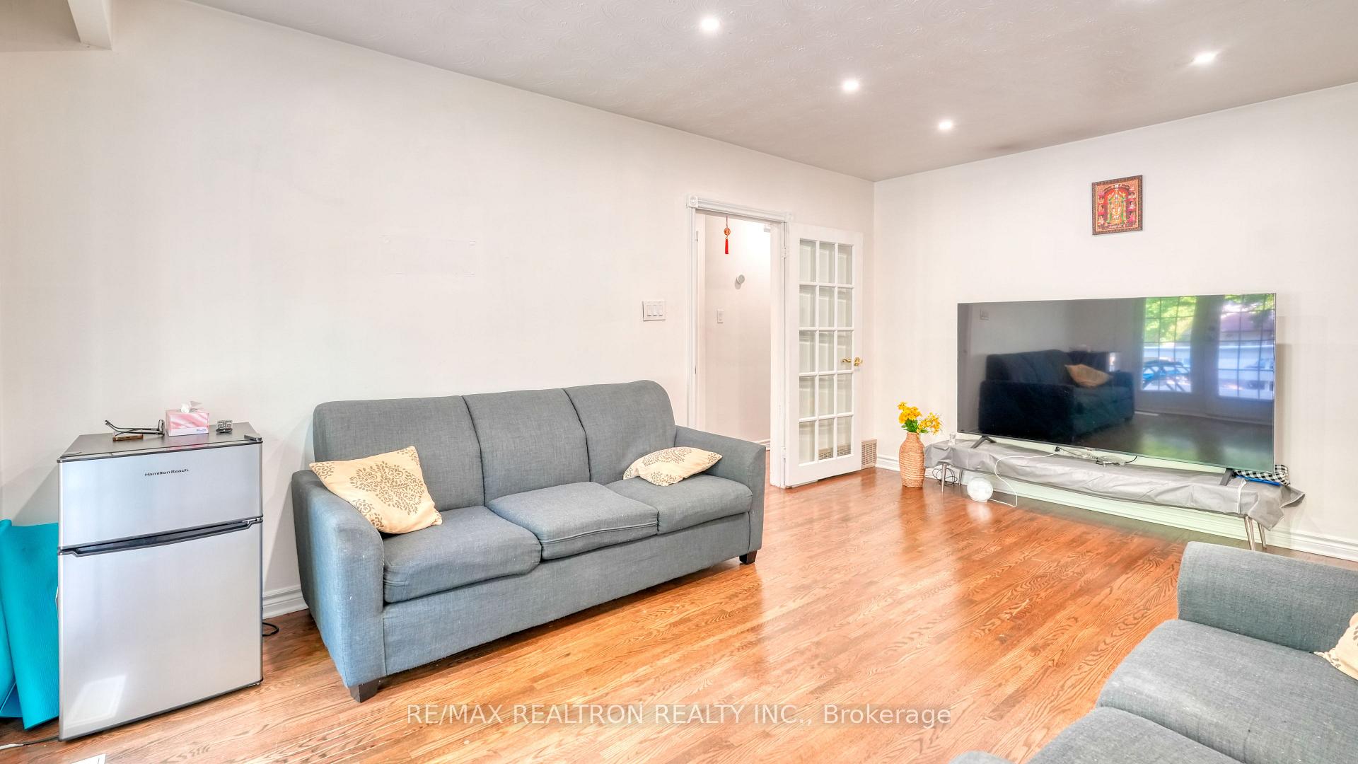 Photo 7 of 579 Pinewood Street, Oshawa, O'Neill — HOMEH