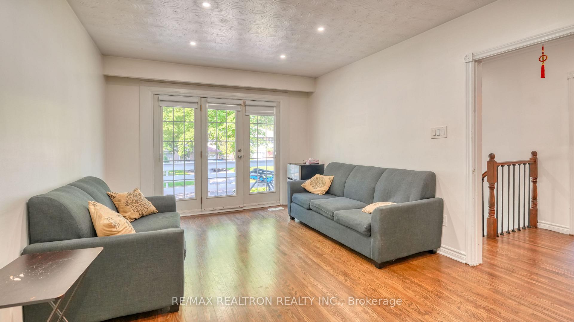 Photo 8 of 579 Pinewood Street, Oshawa, O'Neill — HOMEH