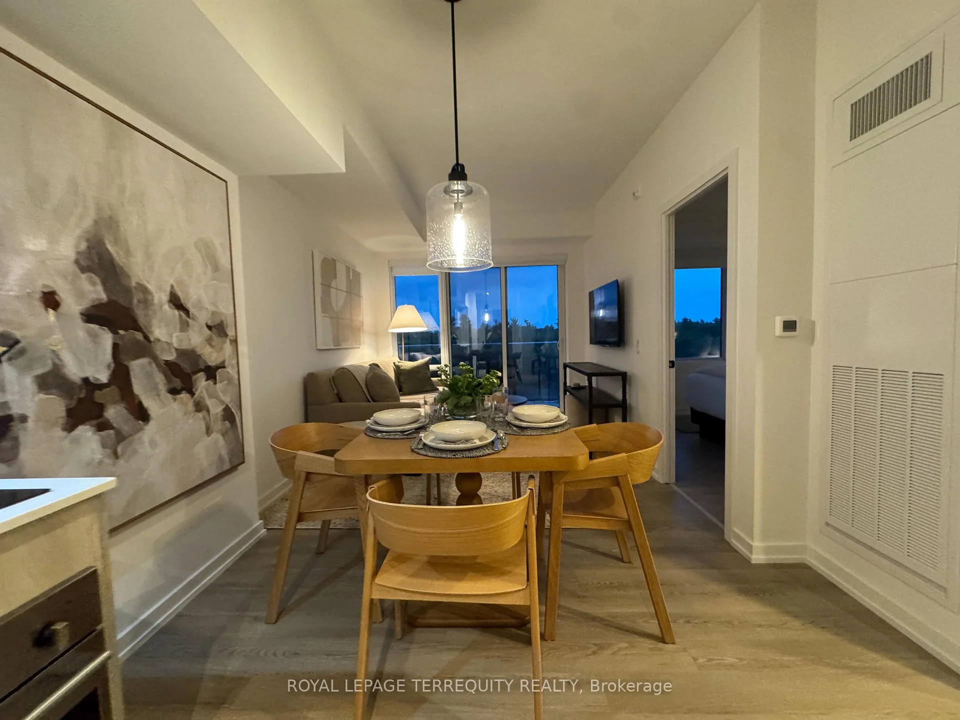 Photo 4 of Unit 405, 100 Carrick Trail, Gravenhurst, Muskoka (S) — HOMEH