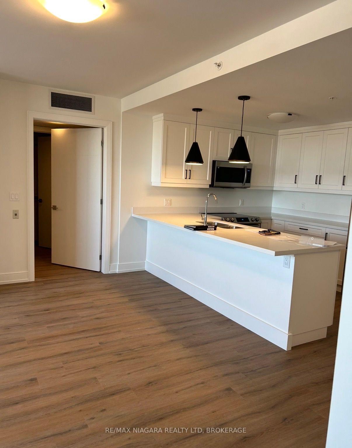 Photo 3 of Unit 404, 300 Fourth Avenue, St. Catharines, Ridley — HOMEH