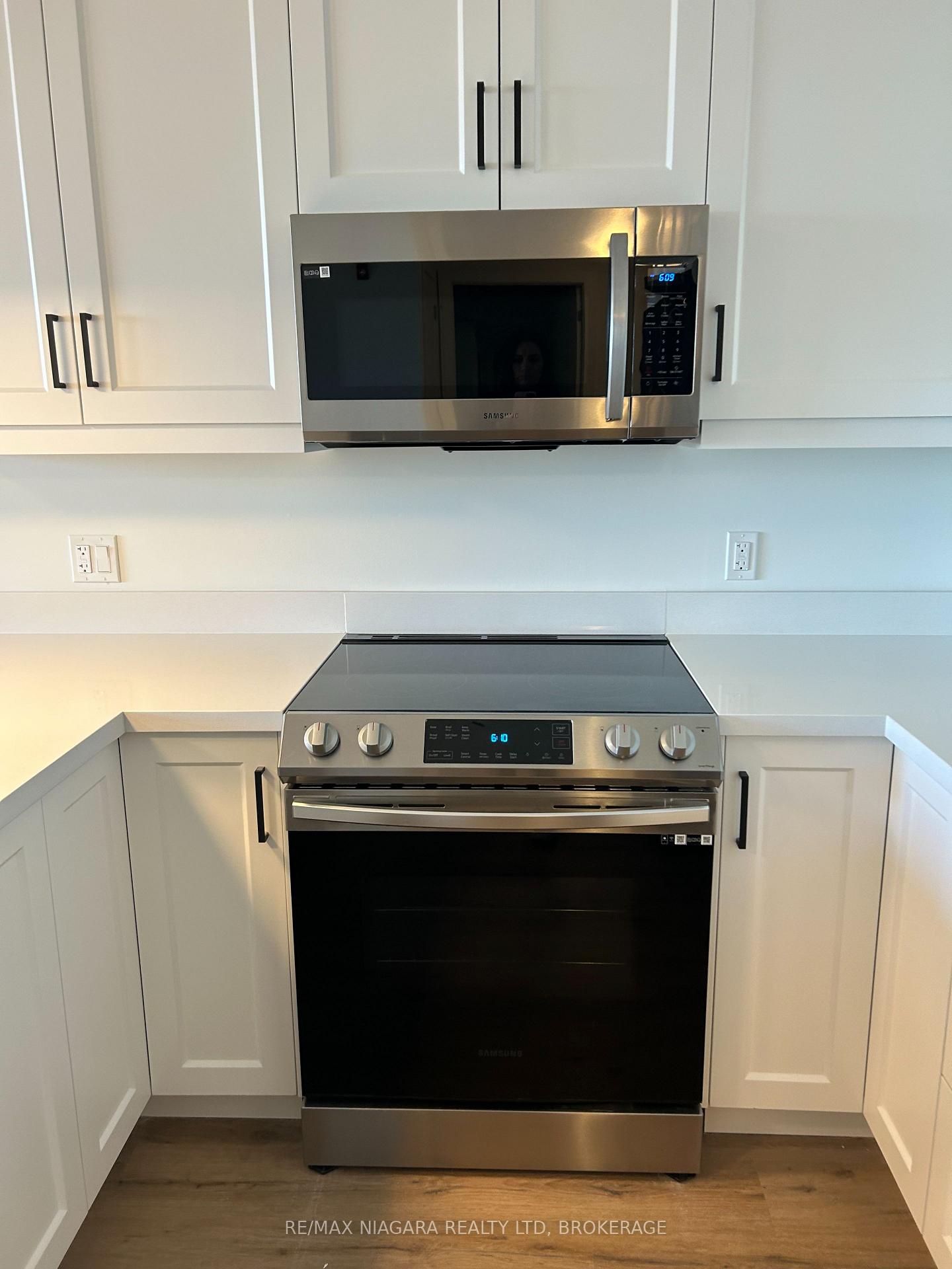 Photo 4 of Unit 404, 300 Fourth Avenue, St. Catharines, Ridley — HOMEH