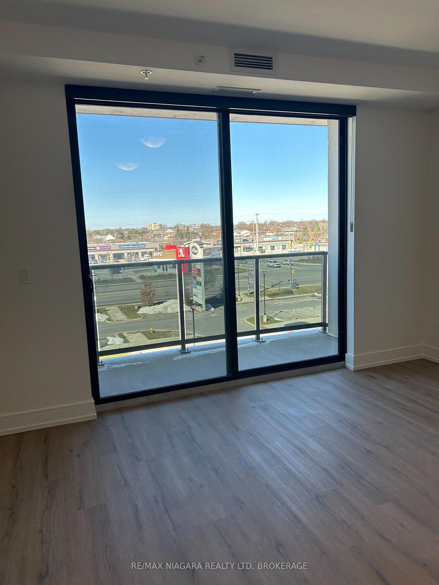 Photo 8 of Unit 404, 300 Fourth Avenue, St. Catharines, Ridley — HOMEH