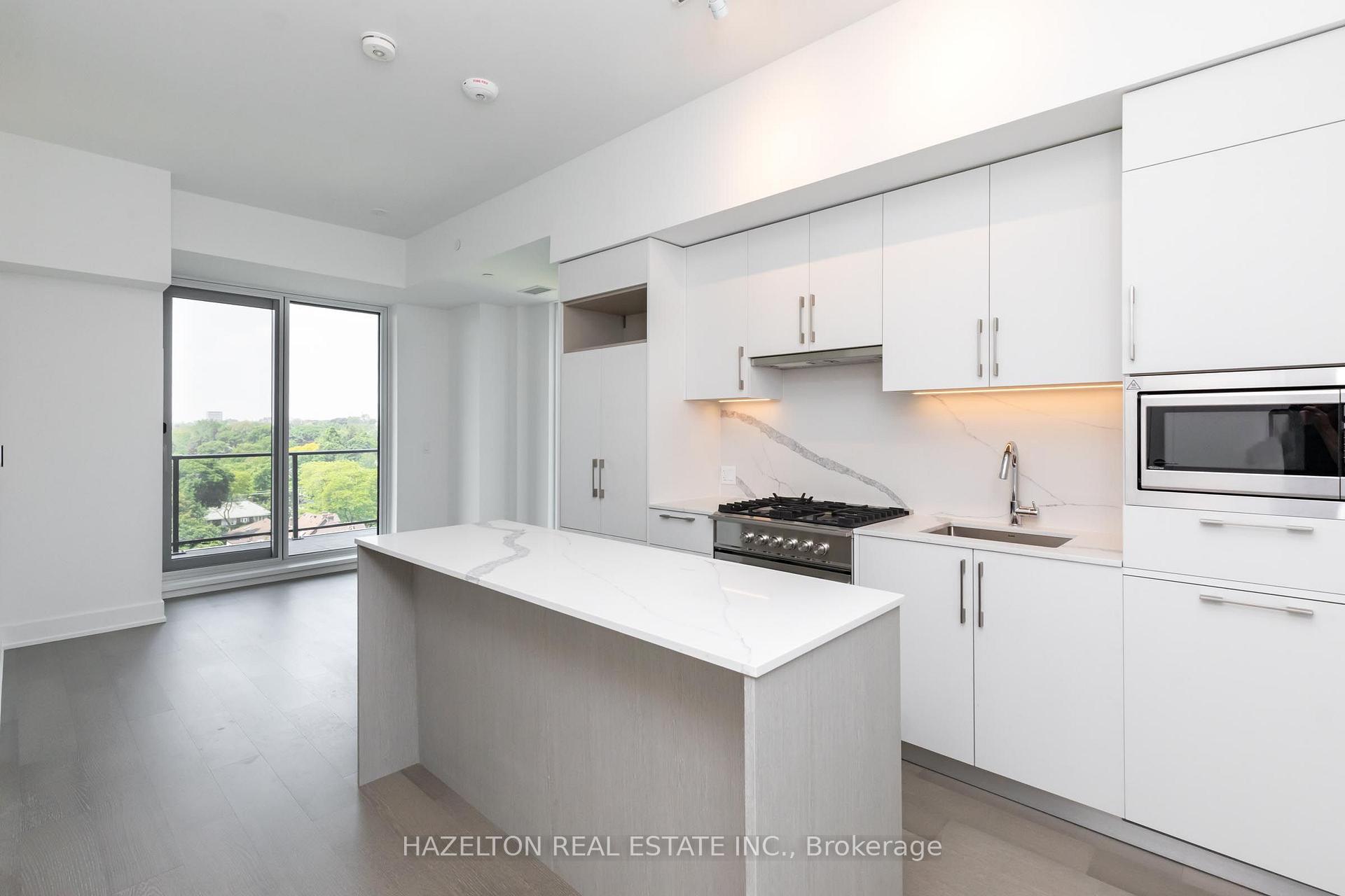 Photo 3 of Unit 904, 8 Manor Road W, Toronto, Yonge-Eglinton — HOMEH