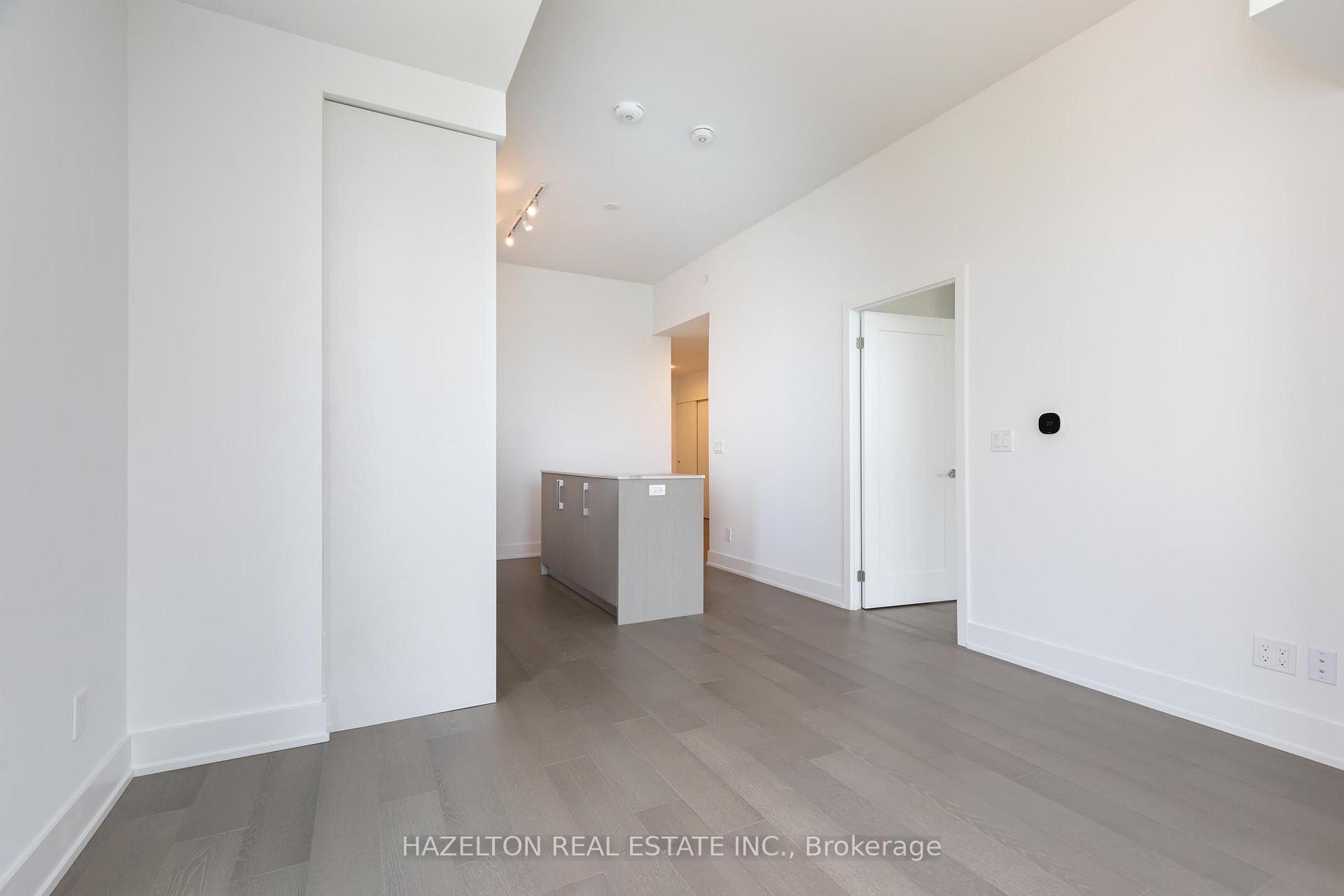 Photo 5 of Unit 904, 8 Manor Road W, Toronto, Yonge-Eglinton — HOMEH