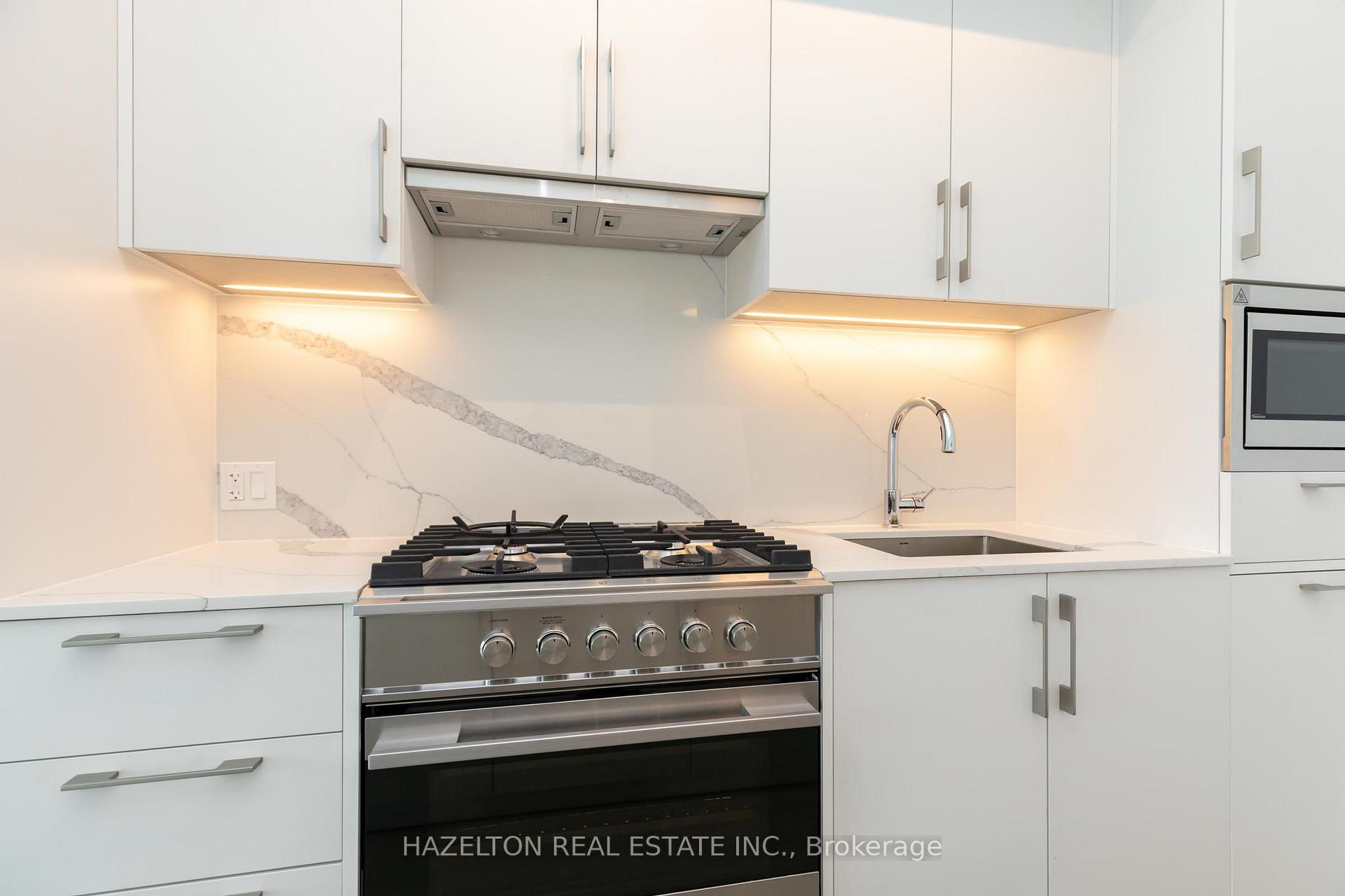 Photo 11 of Unit 904, 8 Manor Road W, Toronto, Yonge-Eglinton — HOMEH