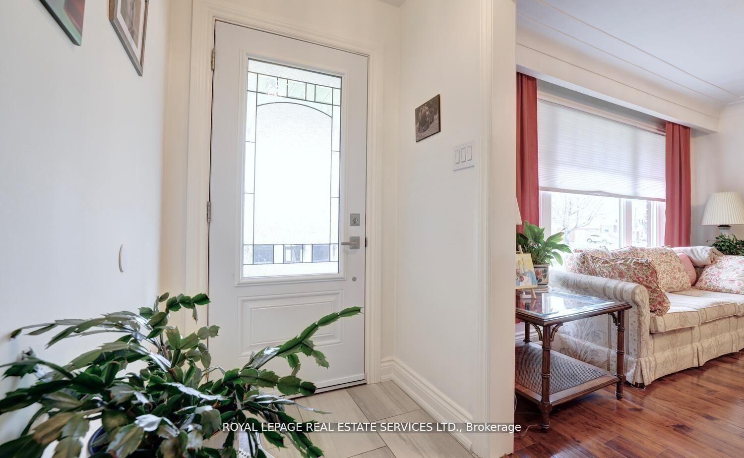 Photo 3 of 163 Bendamere Avenue, Hamilton, Buchanan — HOMEH
