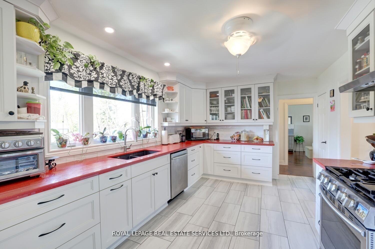 Photo 13 of 163 Bendamere Avenue, Hamilton, Buchanan — HOMEH