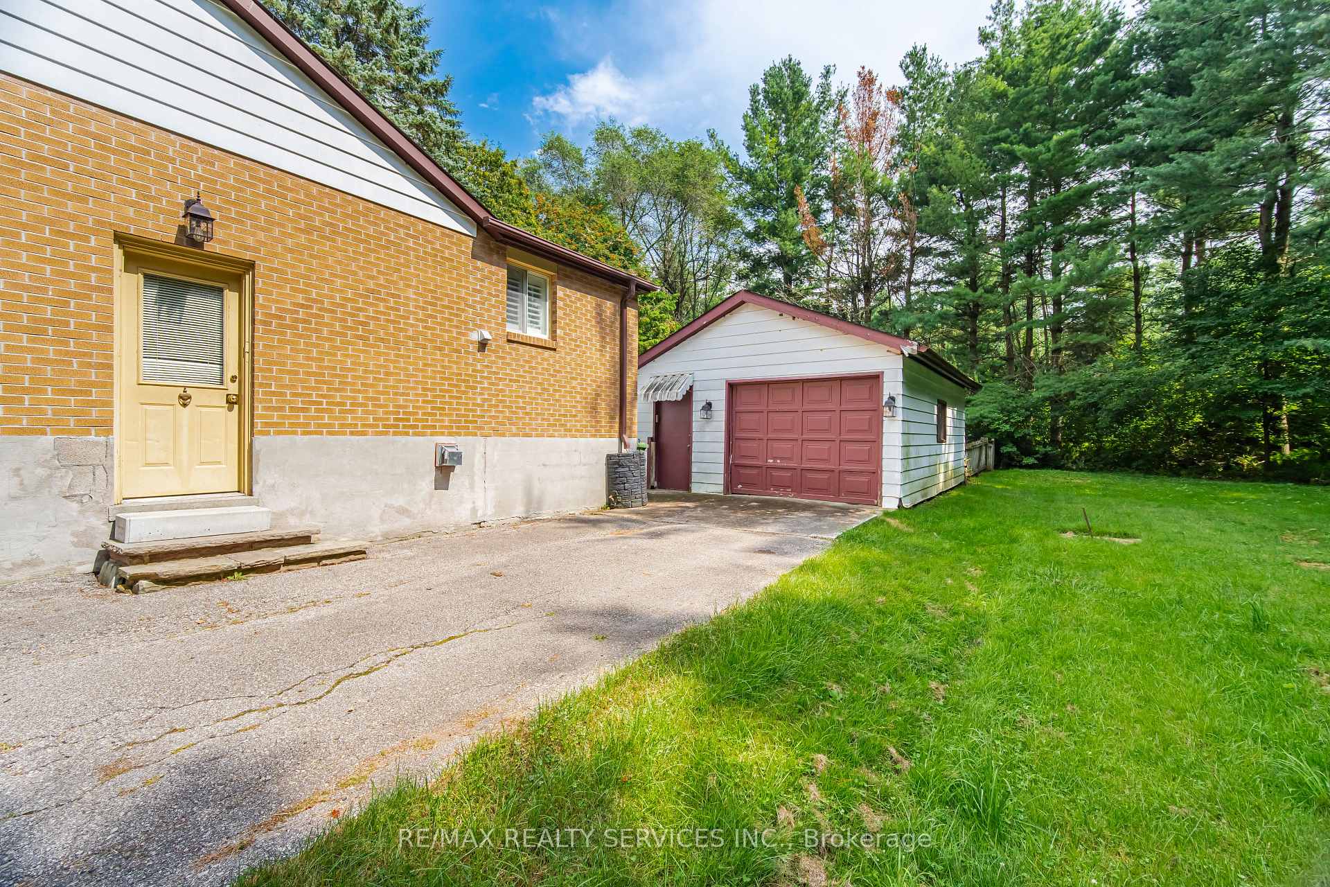 Photo 4 of 43 Maple Avenue, Caledon, Inglewood — HOMEH
