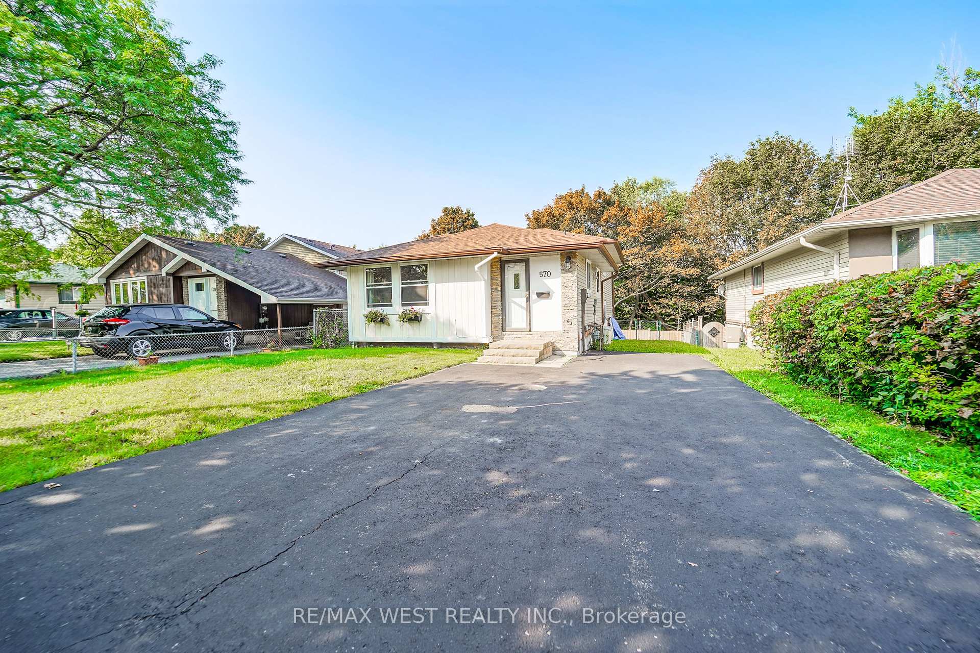 Photo 2 of 570 Annandale Street, Oshawa, Donevan — HOMEH