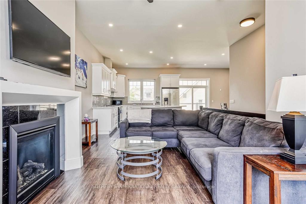 Photo 15 of 145 Jozo Weider Boulevard, Blue Mountains — HOMEH