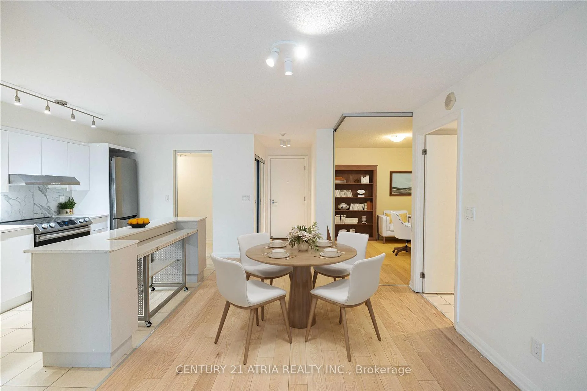 Photo 4 of Unit 606, 111 Elizabeth Street, Toronto, Bay Street Corridor — HOMEH