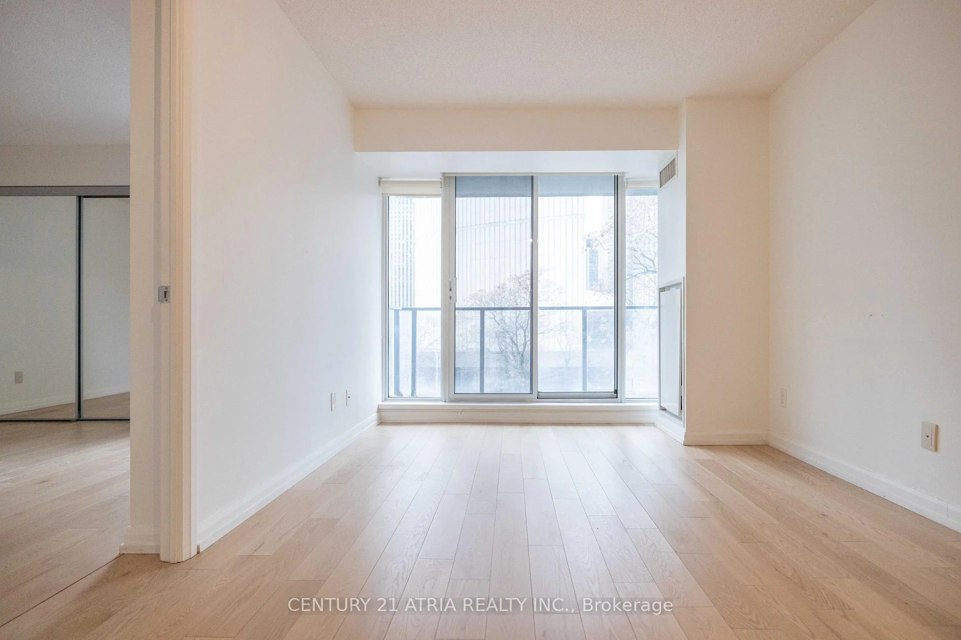 Photo 7 of Unit 606, 111 Elizabeth Street, Toronto, Bay Street Corridor — HOMEH
