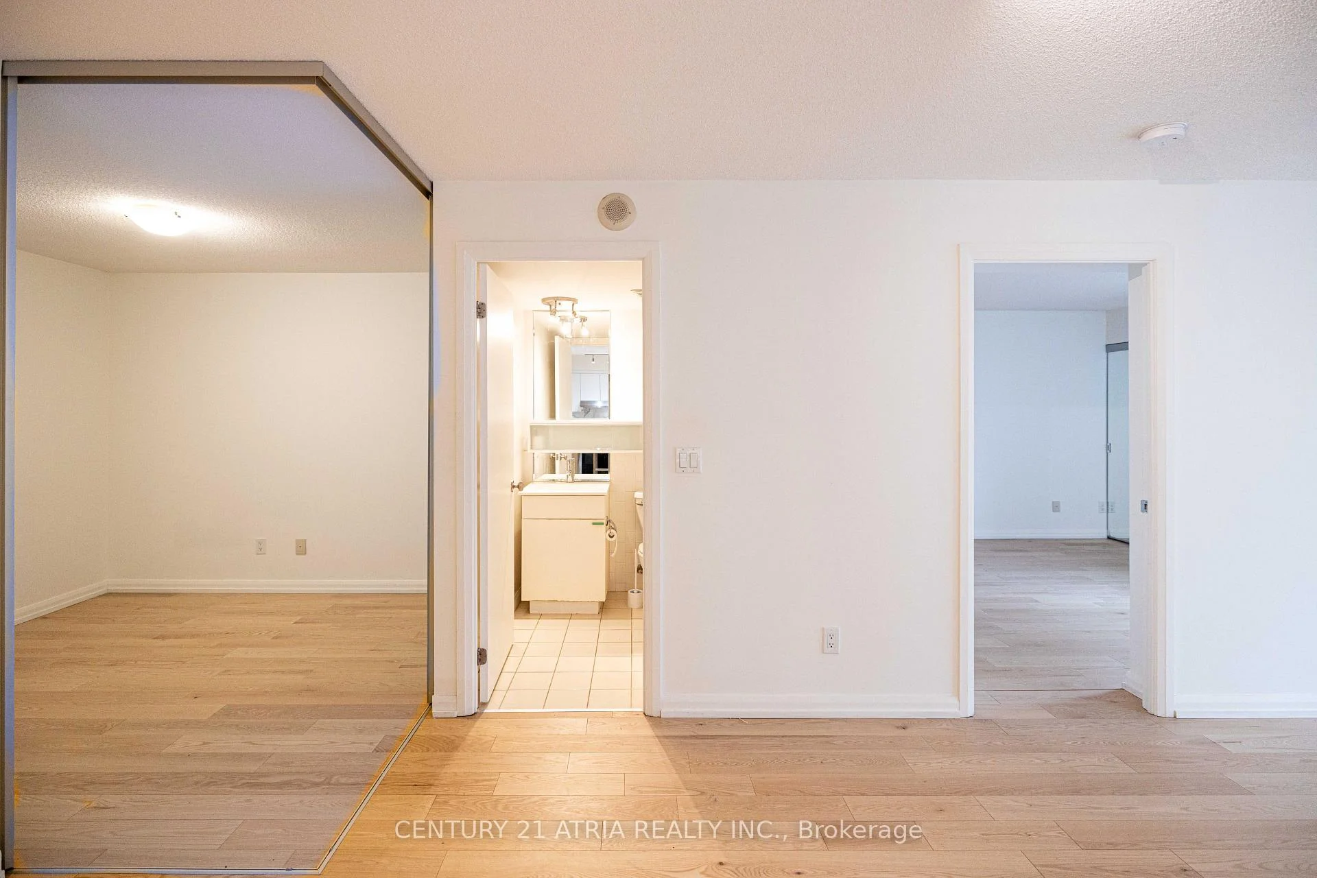 Photo 9 of Unit 606, 111 Elizabeth Street, Toronto, Bay Street Corridor — HOMEH
