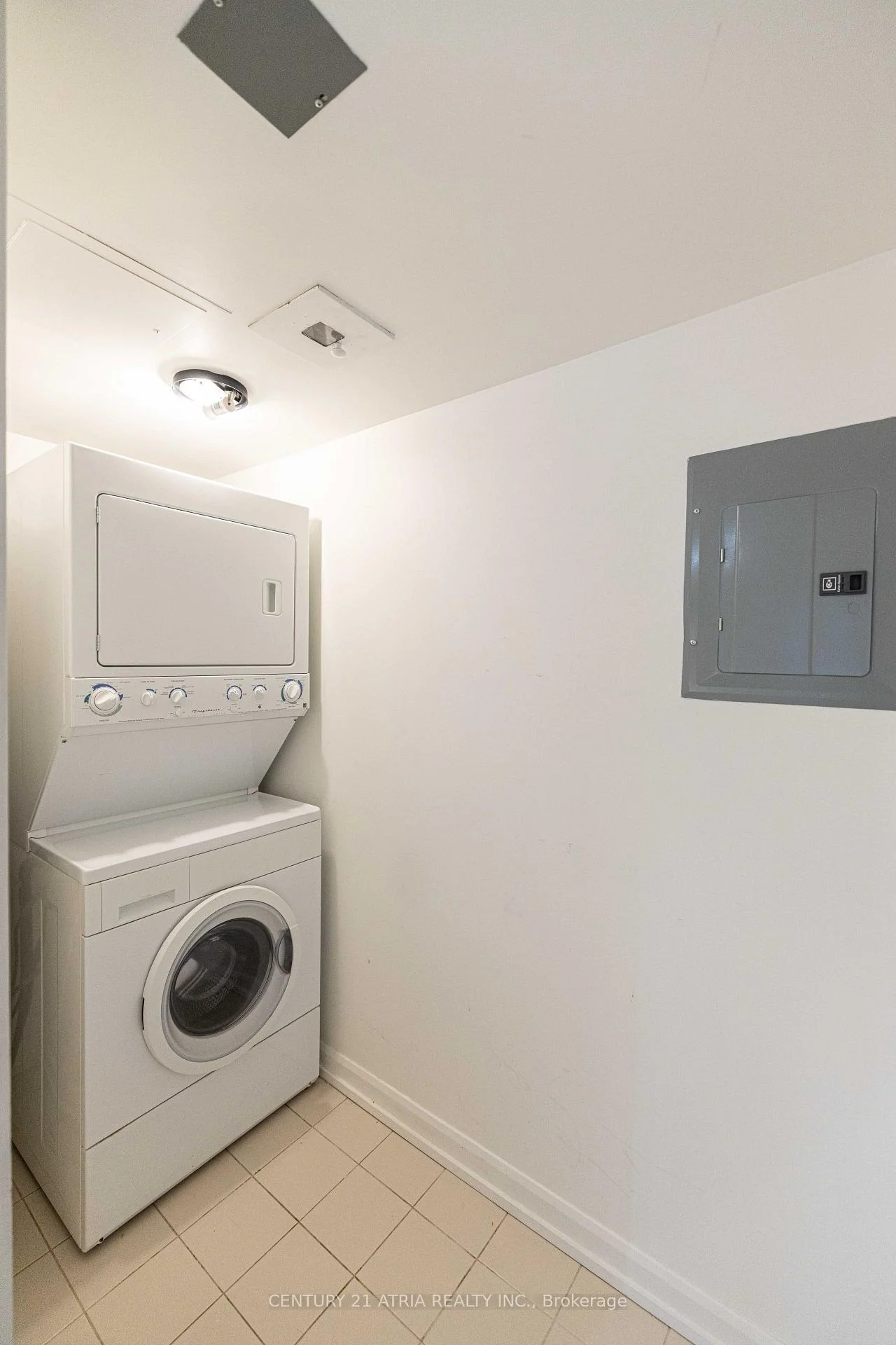Photo 13 of Unit 606, 111 Elizabeth Street, Toronto, Bay Street Corridor — HOMEH