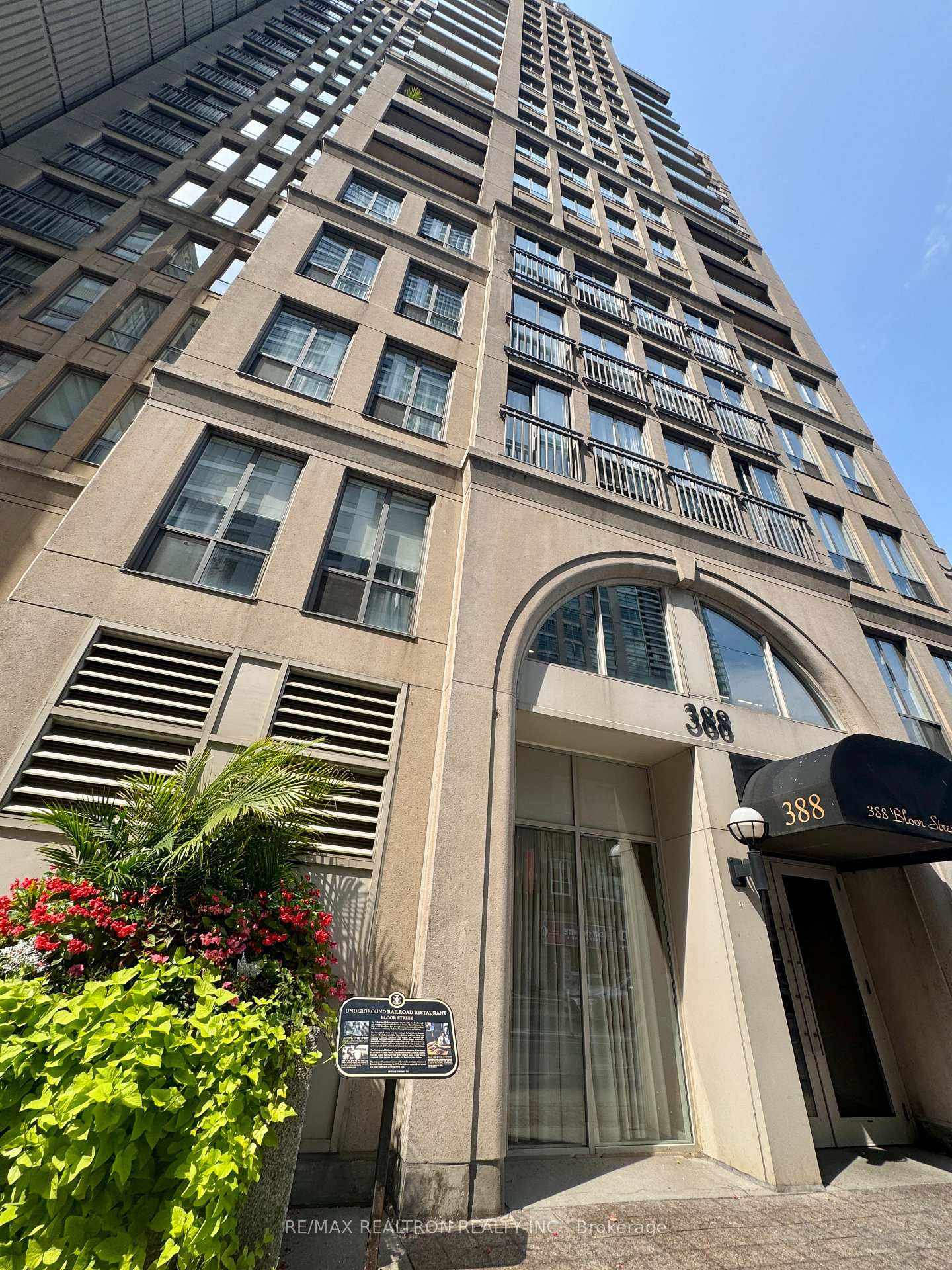 Photo 1 of Unit 1107, 388 Bloor Street E, Toronto, Rosedale-Moore Park — HOMEH