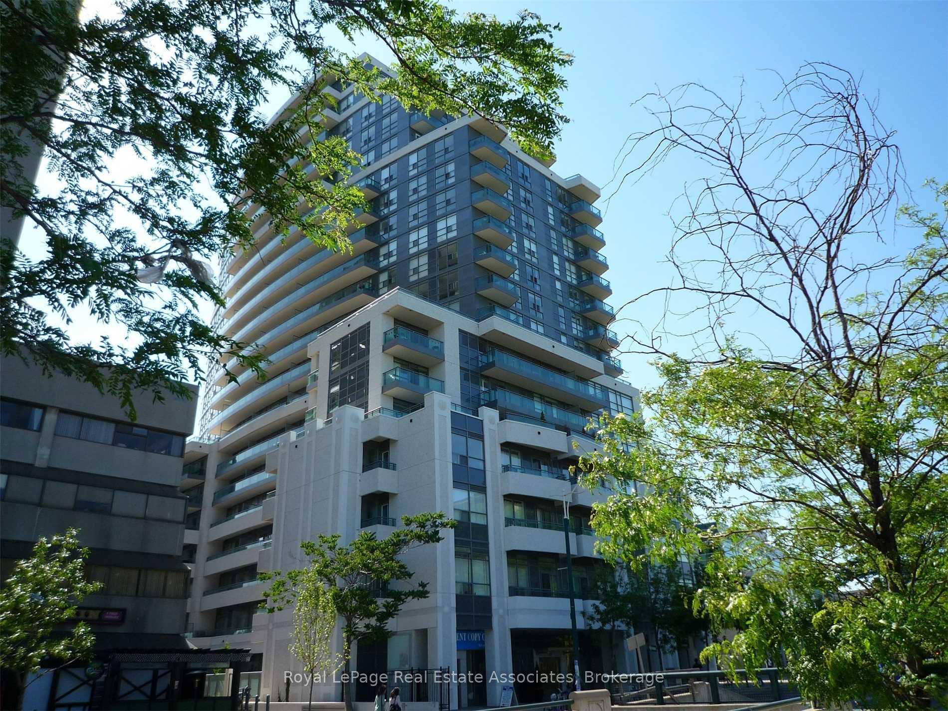 Front of Unit 911, 736 Spadina Avenue