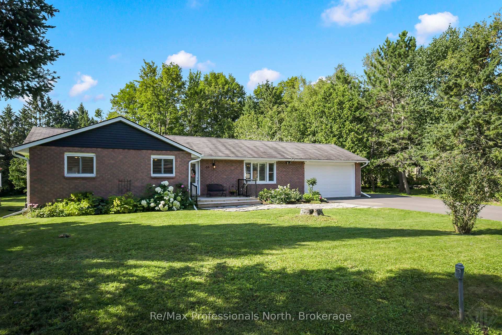 Photo 2 of 66 Westvale Drive, Bracebridge, Monck (Bracebridge) — HOMEH