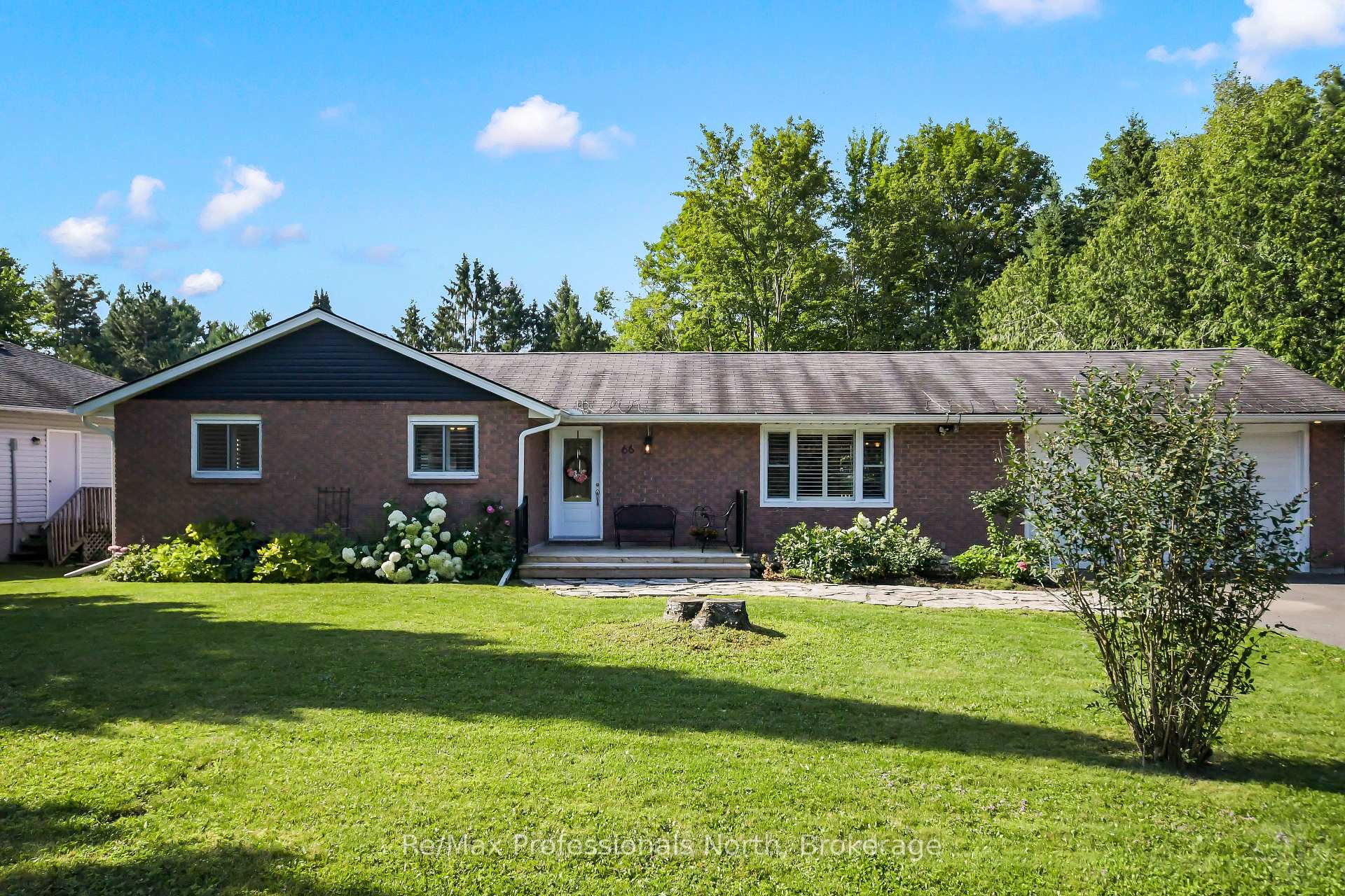 Photo 3 of 66 Westvale Drive, Bracebridge, Monck (Bracebridge) — HOMEH
