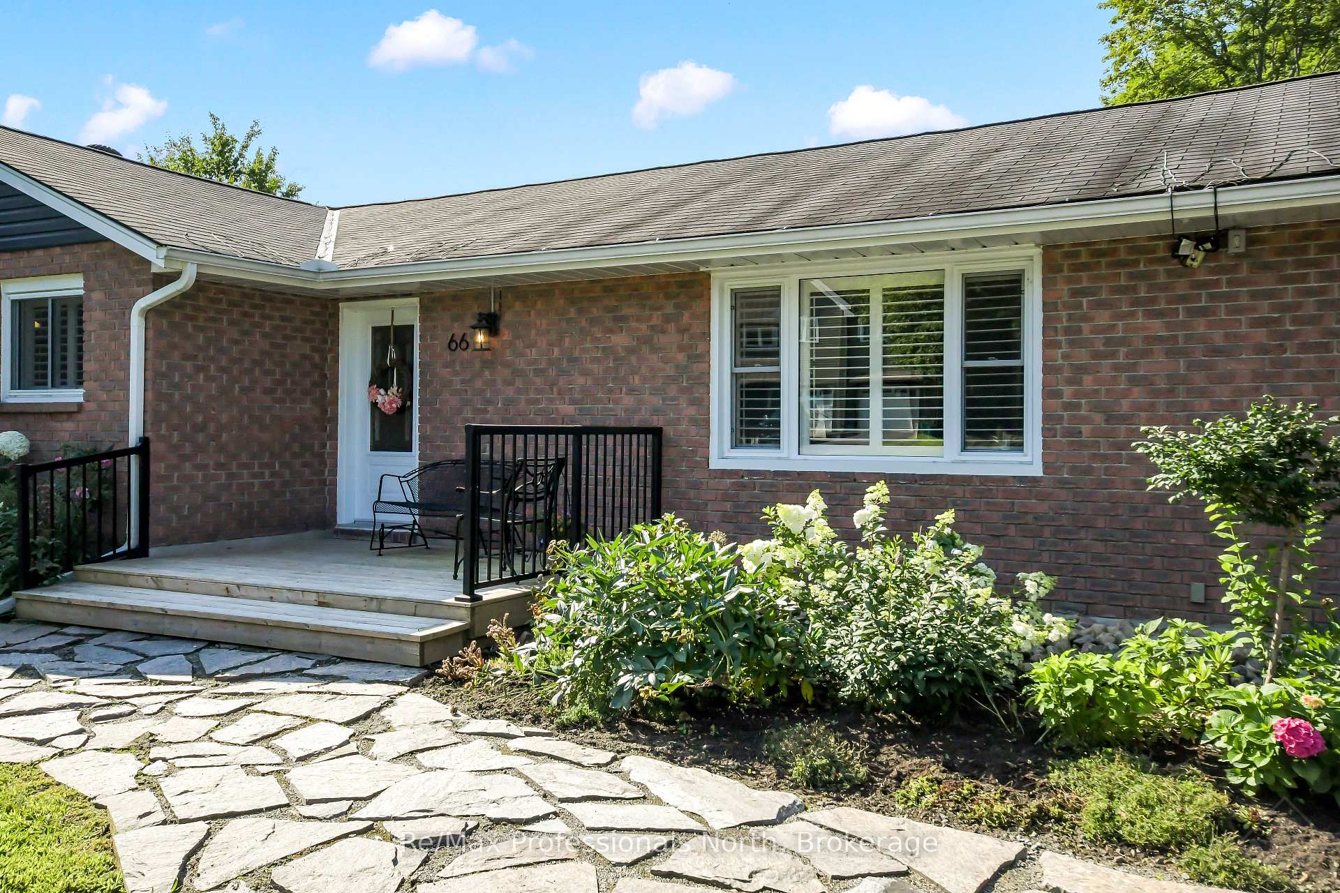 Photo 4 of 66 Westvale Drive, Bracebridge, Monck (Bracebridge) — HOMEH