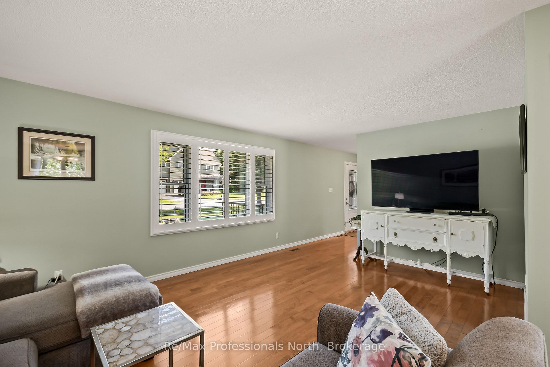 Photo 10 of 66 Westvale Drive, Bracebridge, Monck (Bracebridge) — HOMEH