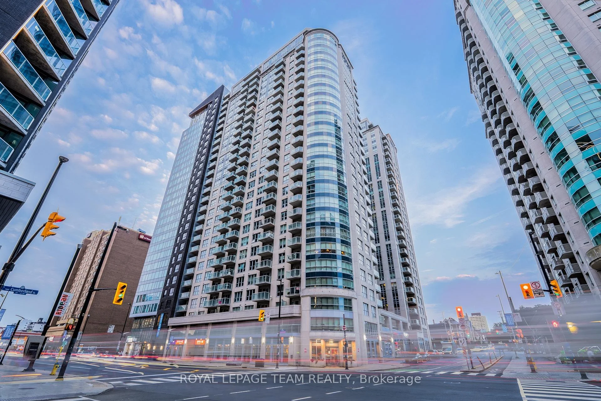 Front of Unit 1002, 242 Rideau Street