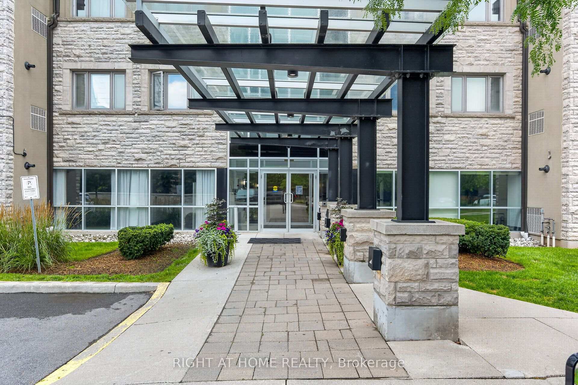 Photo 2 of Unit 430, 570 Lolita Gardens, Mississauga, Mississauga Valleys — HOMEH