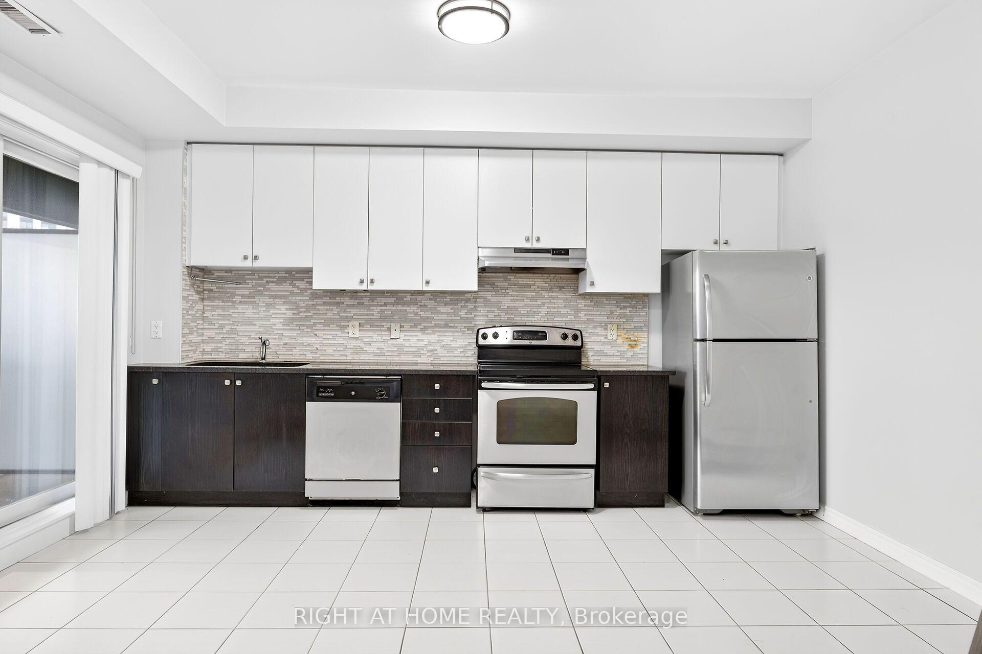 Photo 3 of Unit 430, 570 Lolita Gardens, Mississauga, Mississauga Valleys — HOMEH