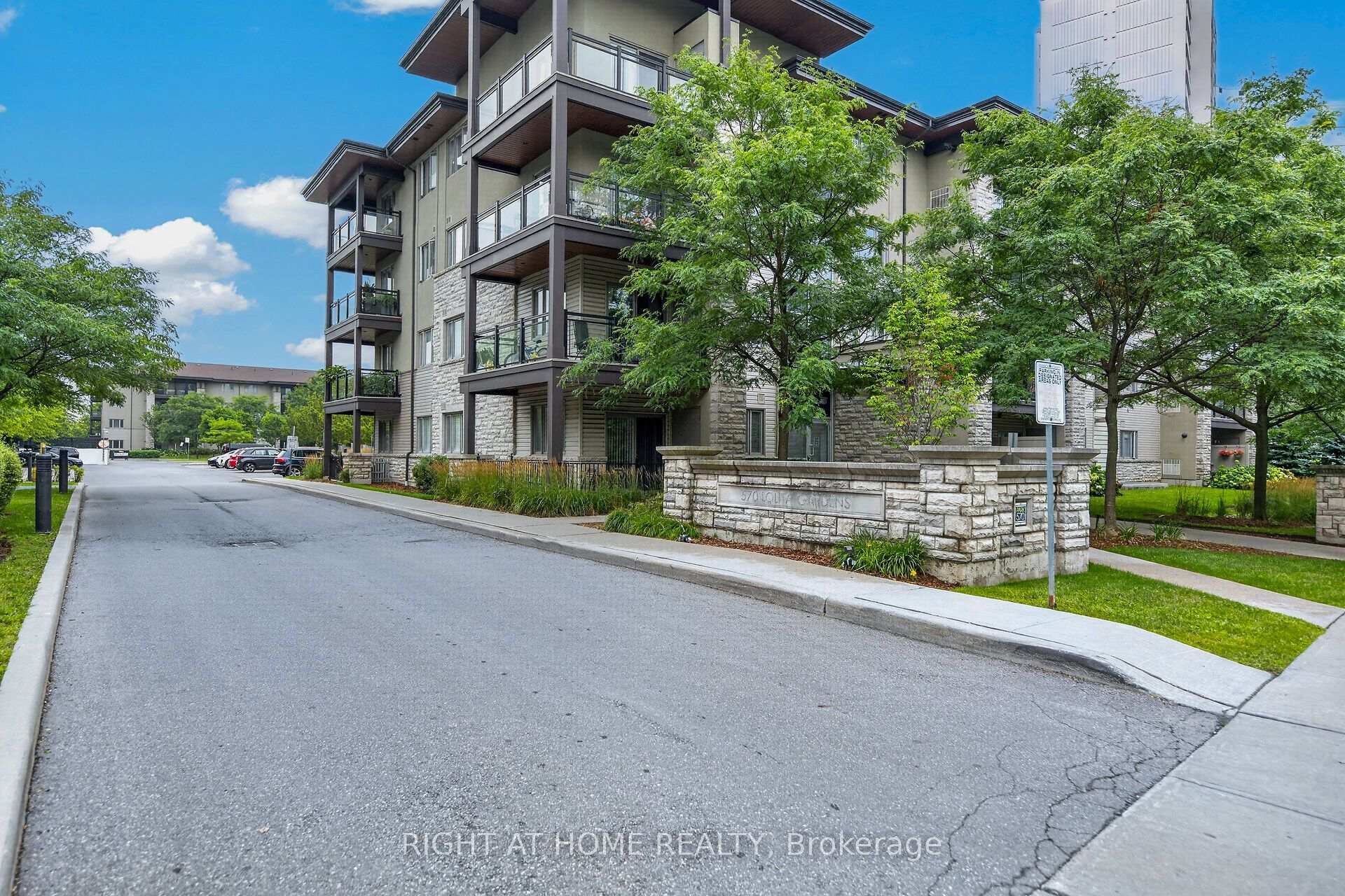Photo 6 of Unit 430, 570 Lolita Gardens, Mississauga, Mississauga Valleys — HOMEH