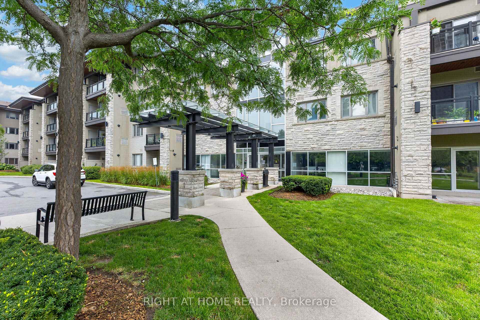 Photo 8 of Unit 430, 570 Lolita Gardens, Mississauga, Mississauga Valleys — HOMEH