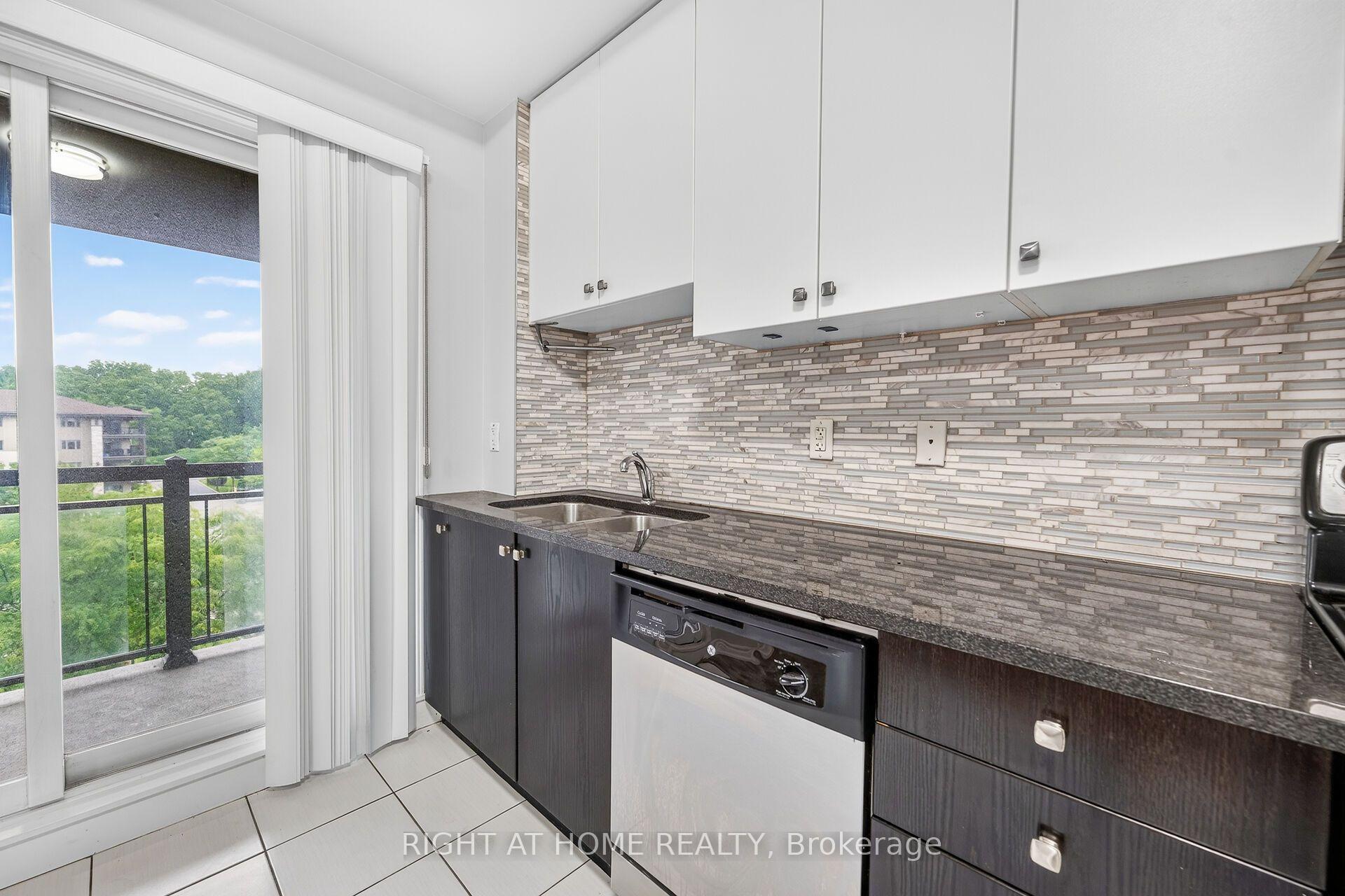 Photo 16 of Unit 430, 570 Lolita Gardens, Mississauga, Mississauga Valleys — HOMEH