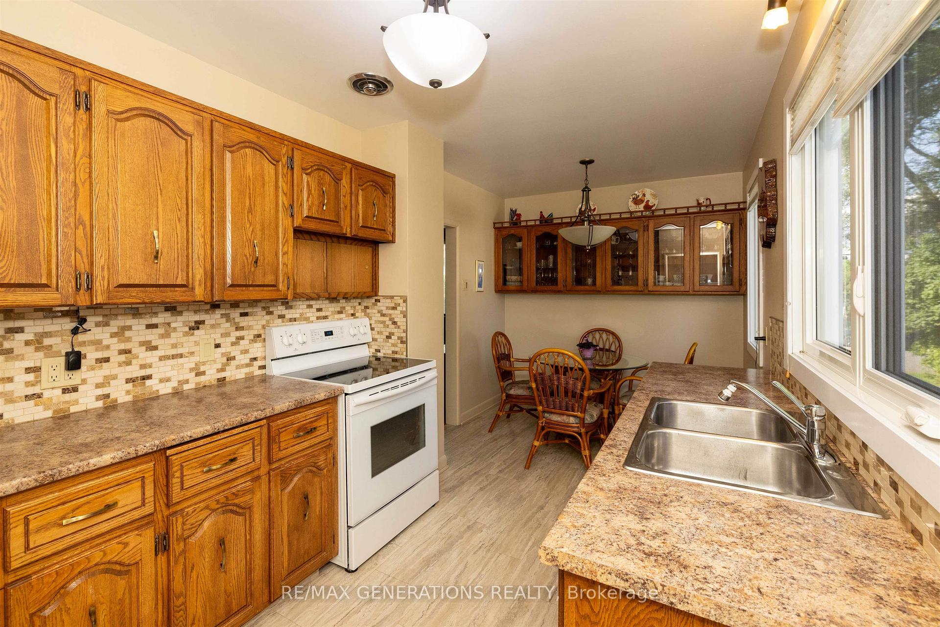 Photo 2 of 53 Melvin Avenue, Thunder Bay, Shuniah — HOMEH