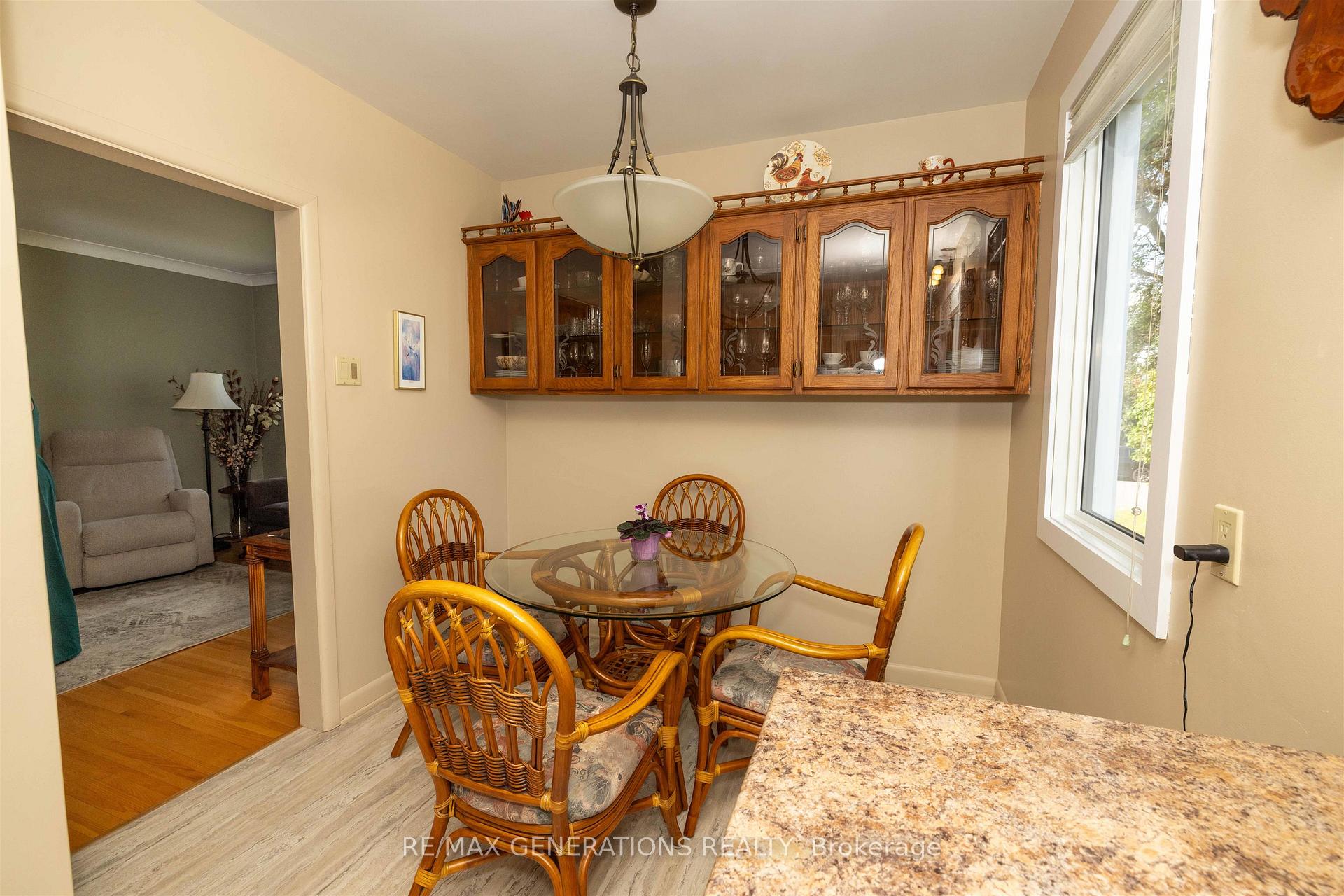 Photo 3 of 53 Melvin Avenue, Thunder Bay, Shuniah — HOMEH