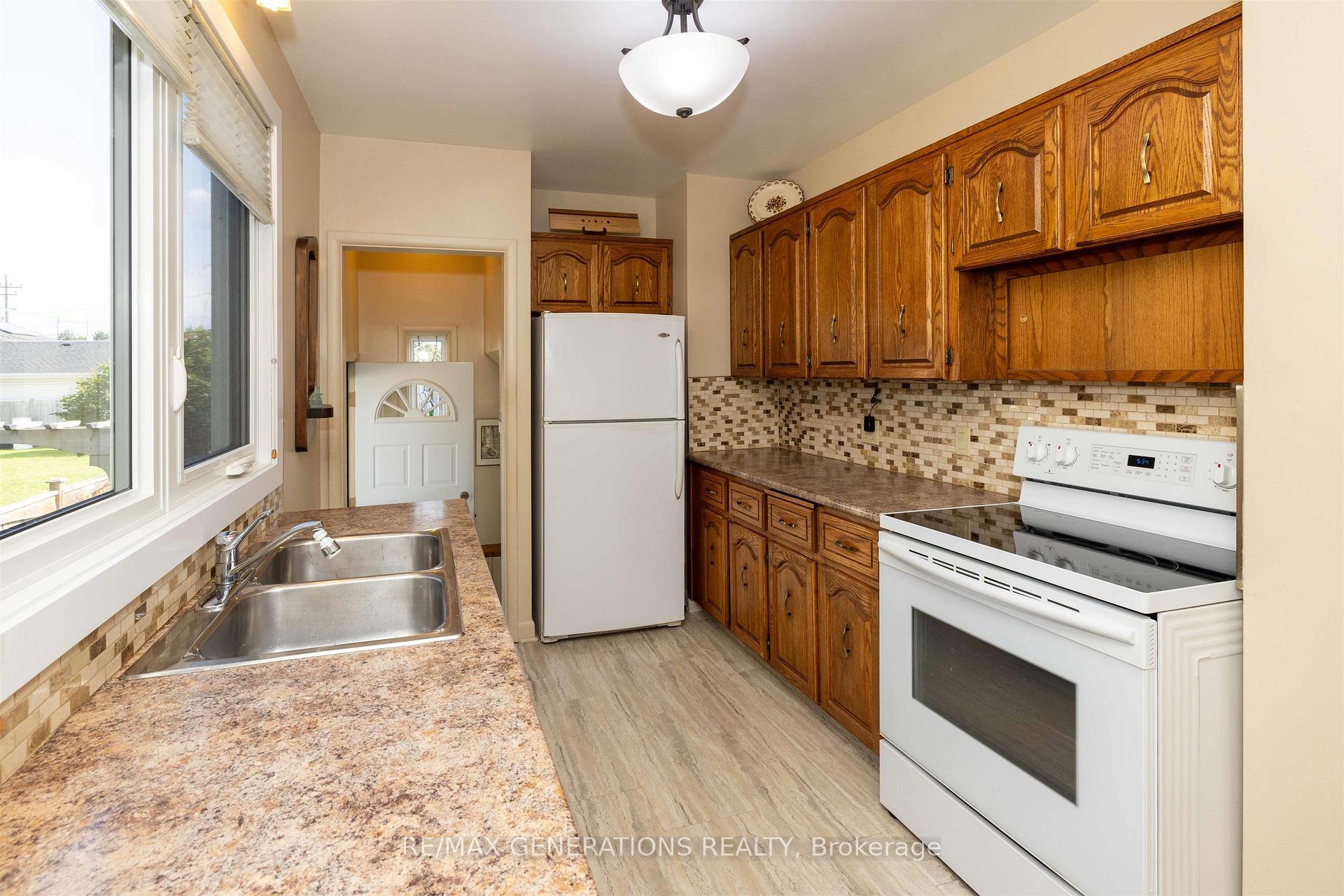 Photo 4 of 53 Melvin Avenue, Thunder Bay, Shuniah — HOMEH