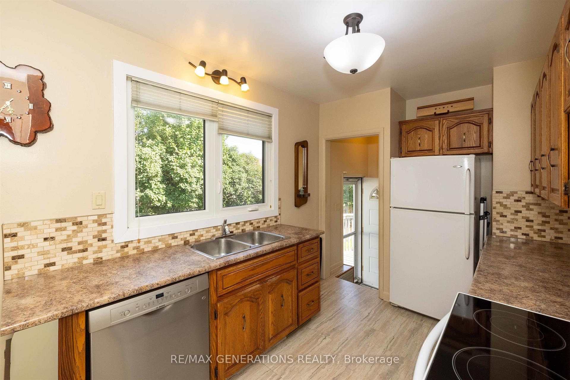 Photo 5 of 53 Melvin Avenue, Thunder Bay, Shuniah — HOMEH