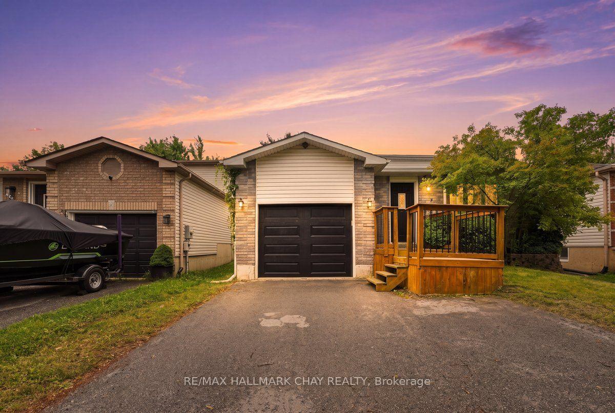 Photo 1 of 26 Whitehorn Crescent, Barrie, Holly — HOMEH