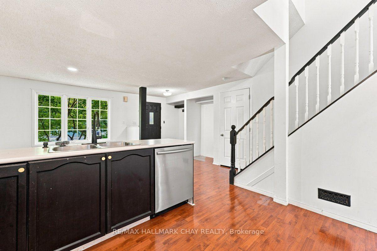 Photo 6 of 26 Whitehorn Crescent, Barrie, Holly — HOMEH