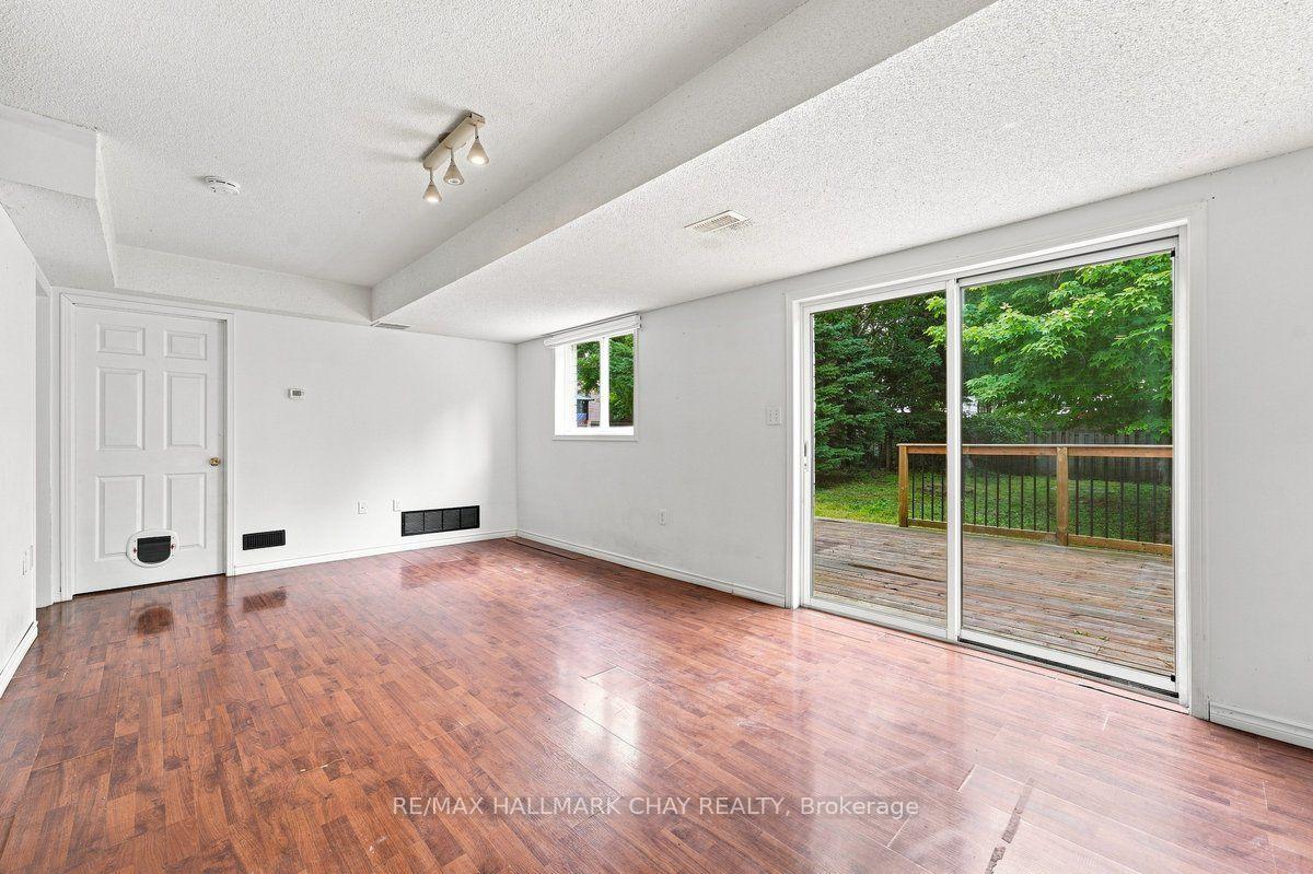 Photo 9 of 26 Whitehorn Crescent, Barrie, Holly — HOMEH