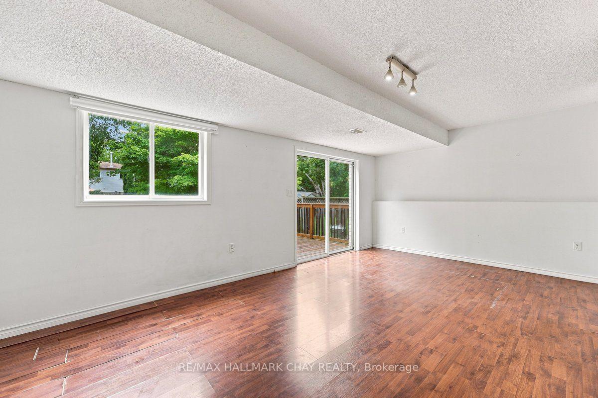 Photo 10 of 26 Whitehorn Crescent, Barrie, Holly — HOMEH