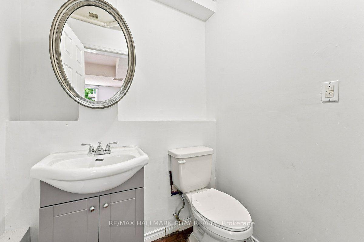 Photo 11 of 26 Whitehorn Crescent, Barrie, Holly — HOMEH