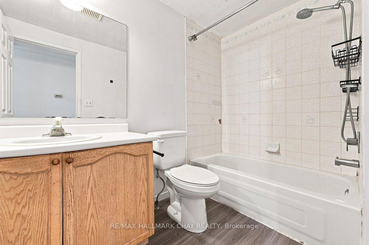 Photo 15 of 26 Whitehorn Crescent, Barrie, Holly — HOMEH
