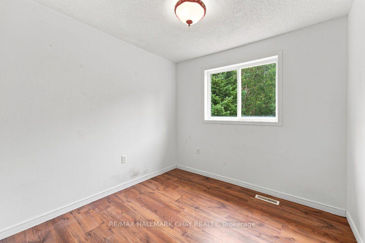 Photo 16 of 26 Whitehorn Crescent, Barrie, Holly — HOMEH