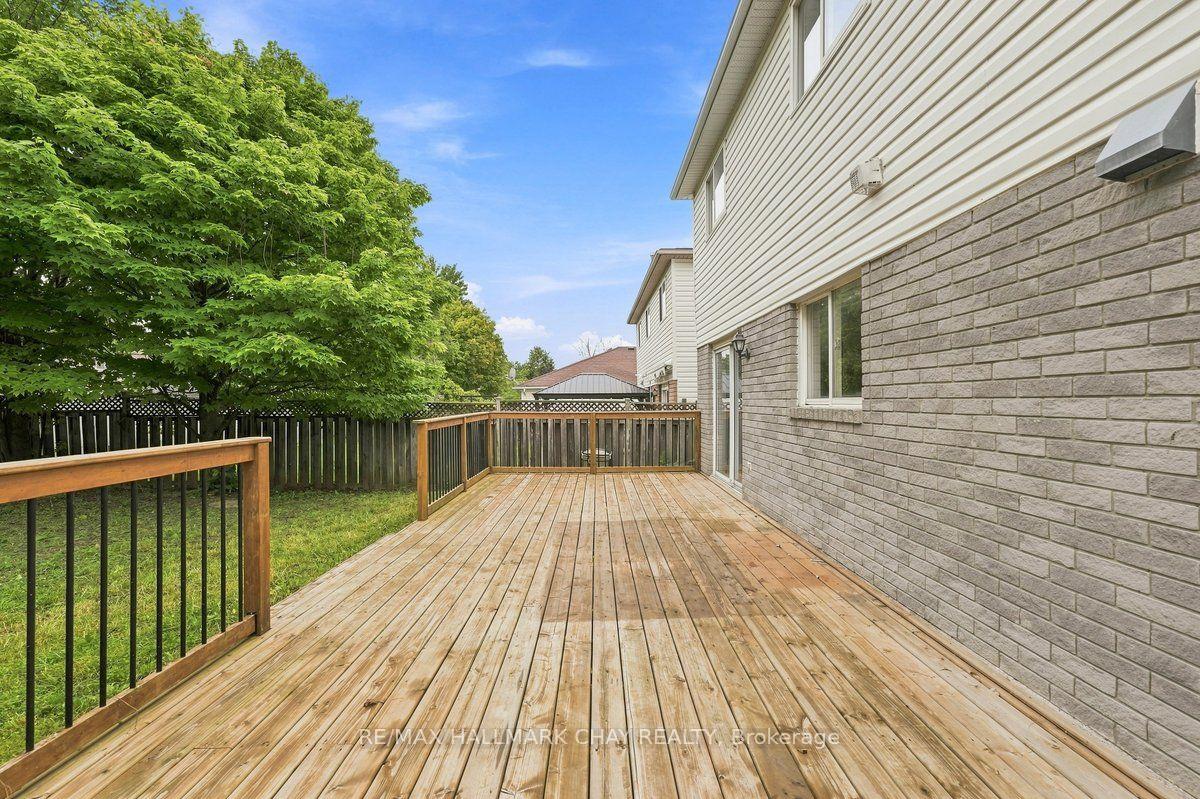 Photo 17 of 26 Whitehorn Crescent, Barrie, Holly — HOMEH