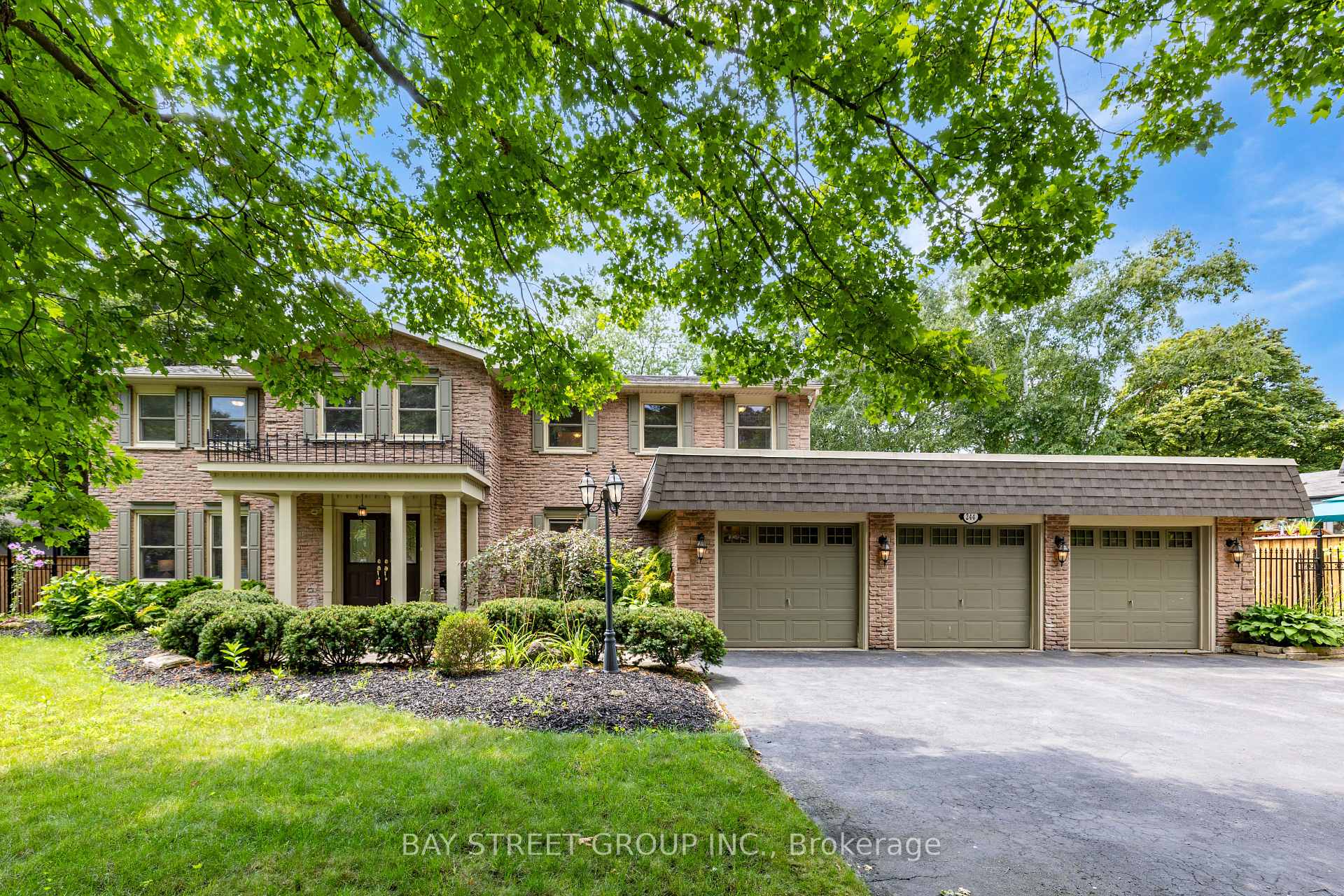 Photo 5 of 244 Colchester Drive, Oakville, Morrison — HOMEH