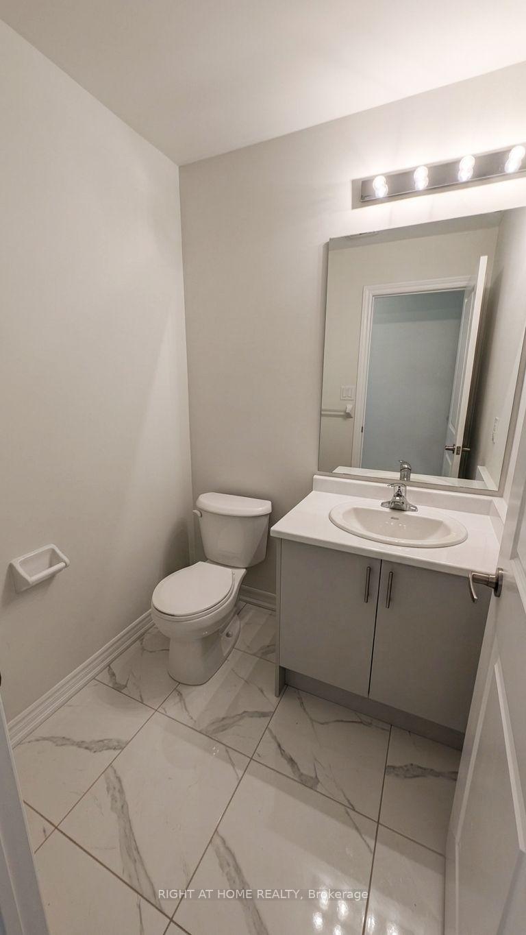 Photo 5 of 17 Rochester Drive, Barrie, Rural Barrie Southeast — HOMEH
