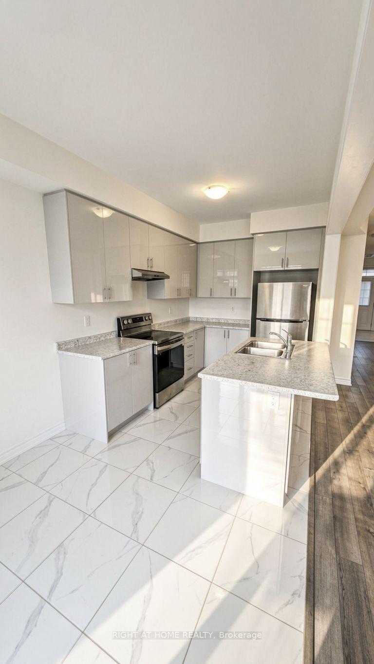 Photo 6 of 17 Rochester Drive, Barrie, Rural Barrie Southeast — HOMEH