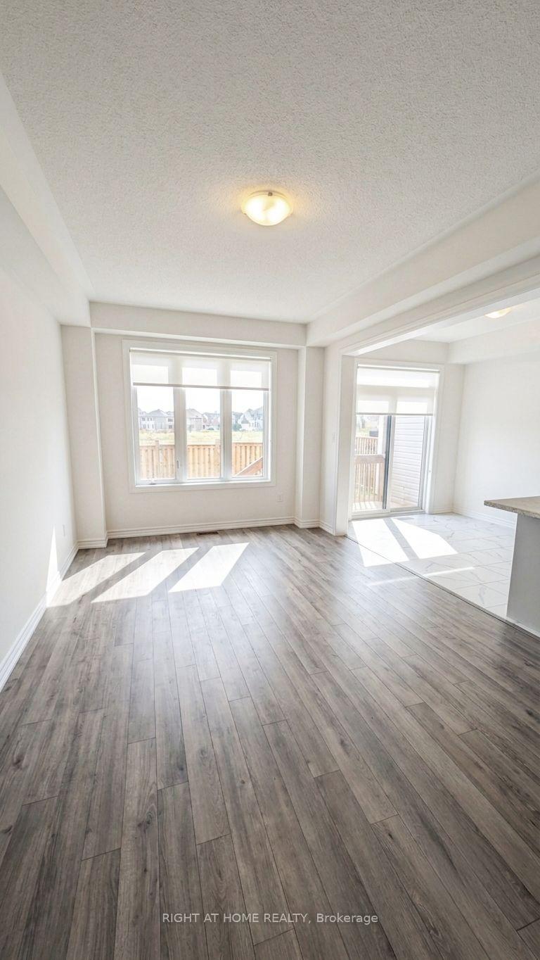Photo 9 of 17 Rochester Drive, Barrie, Rural Barrie Southeast — HOMEH